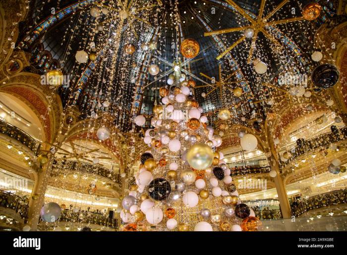 Shopping mall christmas decoration